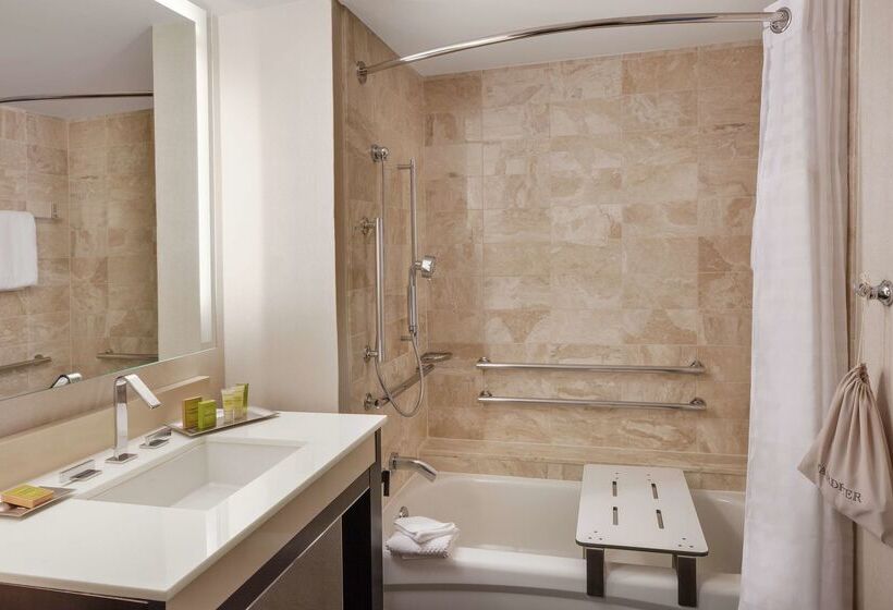 Отель Hilton Alexandria Old Town