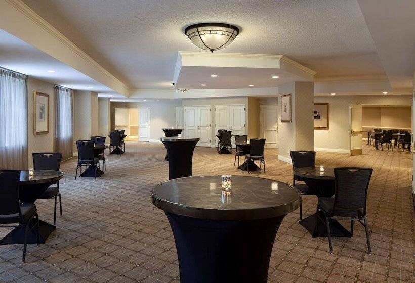 Отель Hilton Alexandria Old Town