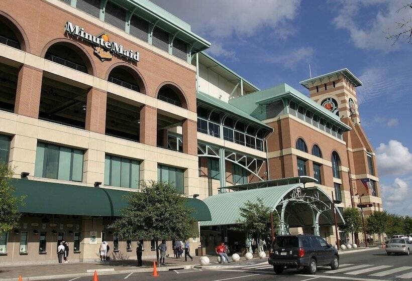 בית מלון כפרי Hilton Americashouston