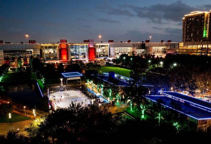 בית מלון כפרי Hilton Americashouston