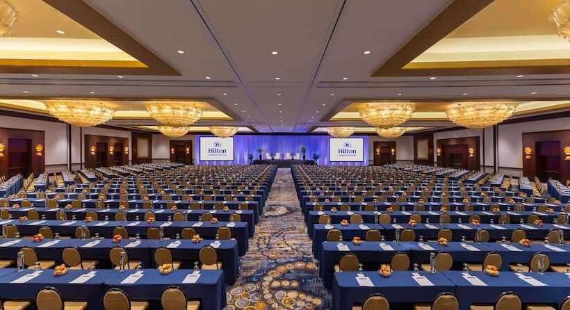 בית מלון כפרי Hilton Americashouston