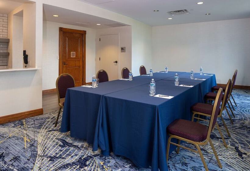 فندق Hilton Austin Airport