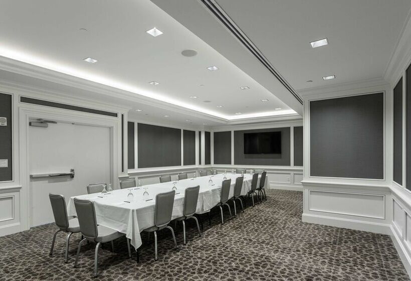 ホテル Hilton Columbus At Easton