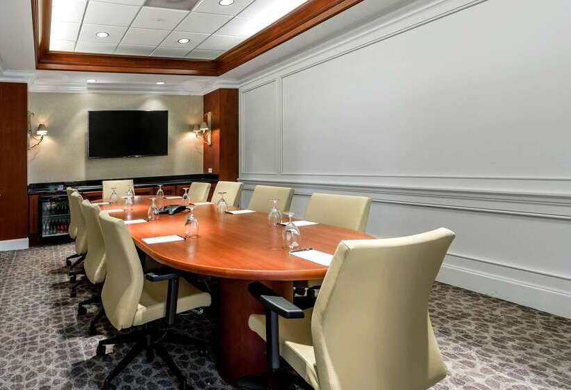 ホテル Hilton Columbus At Easton