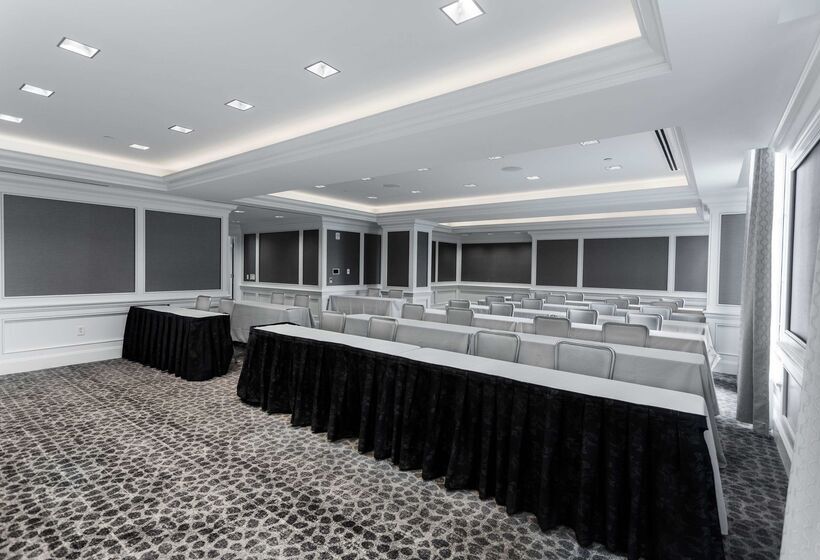 ホテル Hilton Columbus At Easton