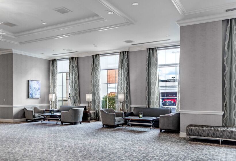 ホテル Hilton Columbus At Easton