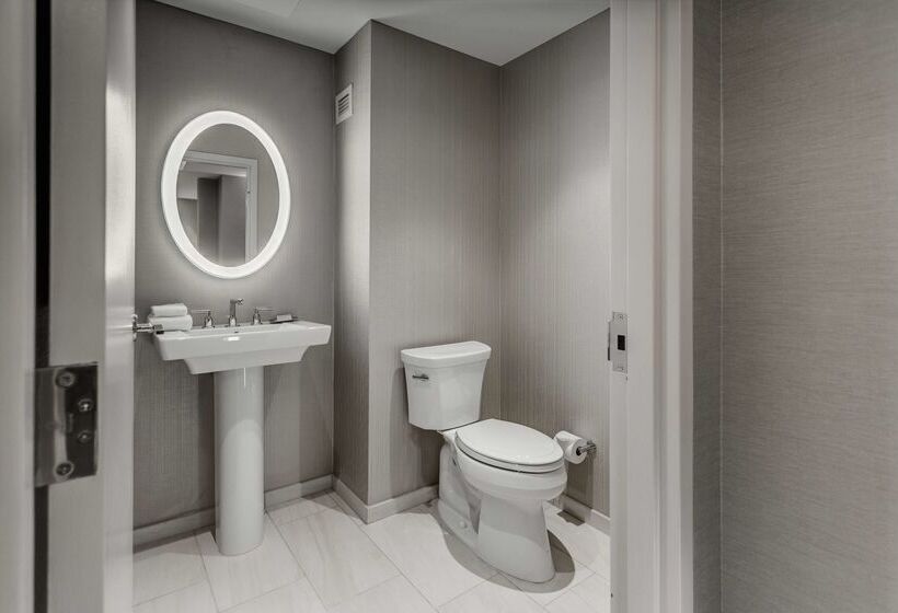 هتل Hilton Columbus At Easton