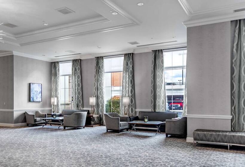 ホテル Hilton Columbus At Easton
