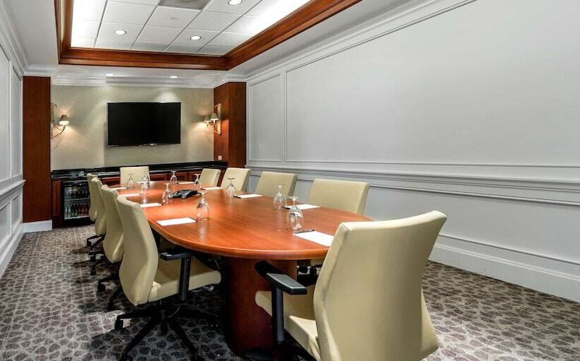 ホテル Hilton Columbus At Easton