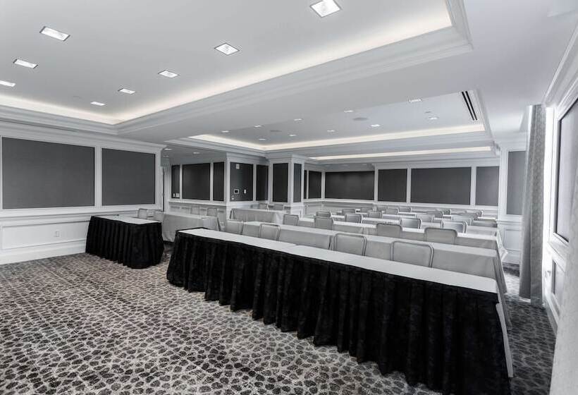 ホテル Hilton Columbus At Easton