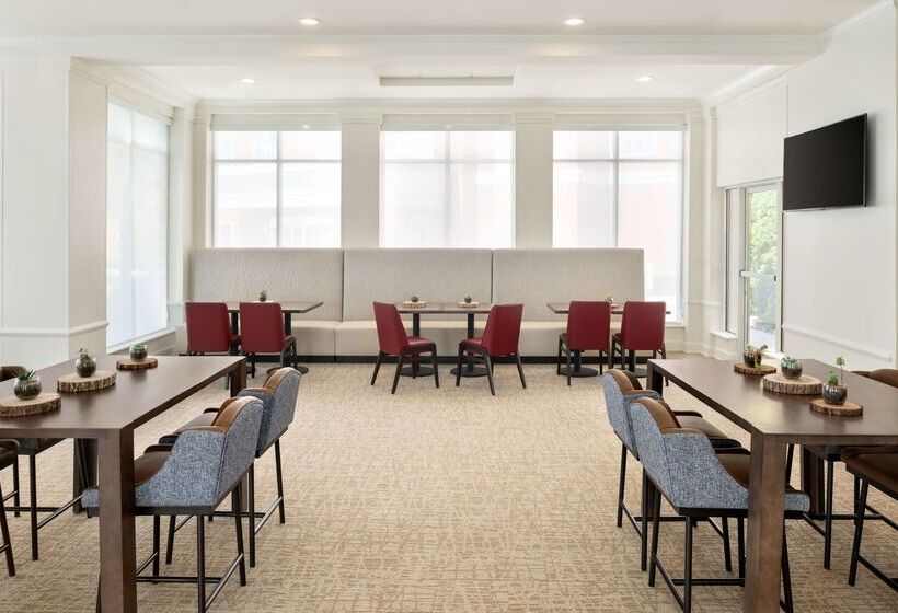 هتل Hilton Garden Inn Fort Wayne