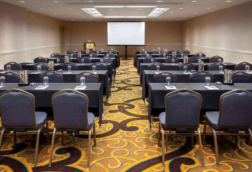 Hilton Indianapolis Hotel & Suites