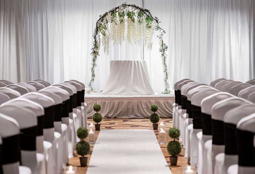 Hilton Indianapolis Hotel & Suites