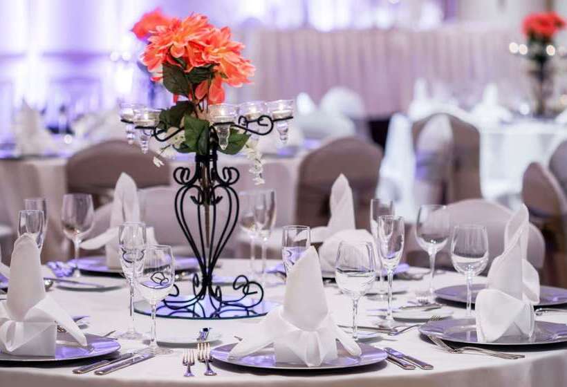 Hilton Indianapolis Hotel & Suites