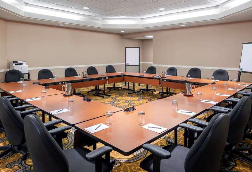 Hilton Indianapolis Hotel & Suites