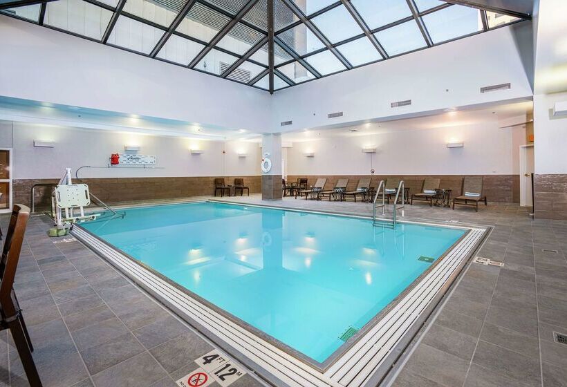 Hilton Indianapolis Hotel & Suites