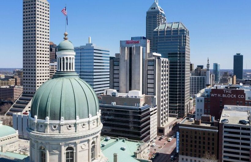 Hilton Indianapolis Hotel & Suites