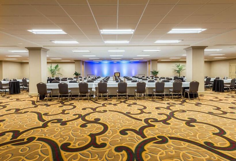 Hilton Indianapolis Hotel & Suites