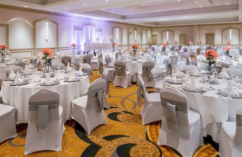 Hilton Indianapolis Hotel & Suites