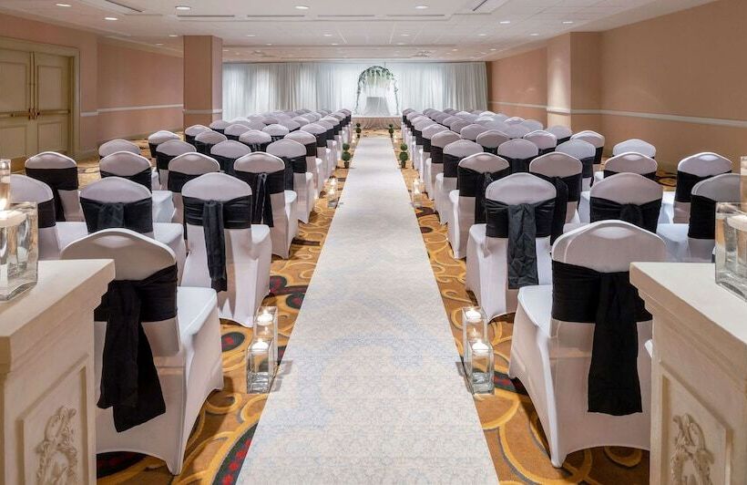 Hilton Indianapolis Hotel & Suites