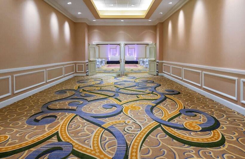 Hilton Indianapolis Hotel & Suites