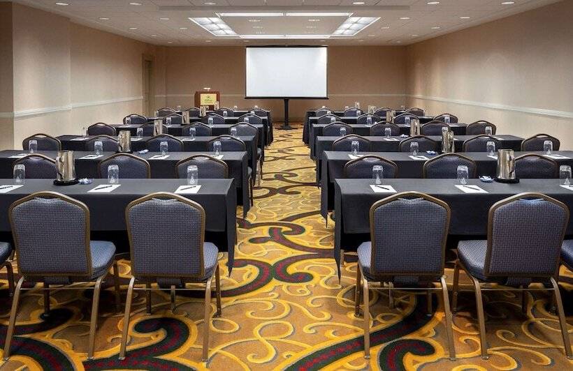 Hilton Indianapolis Hotel & Suites