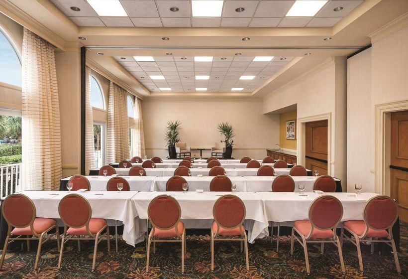 فندق Hilton Naples