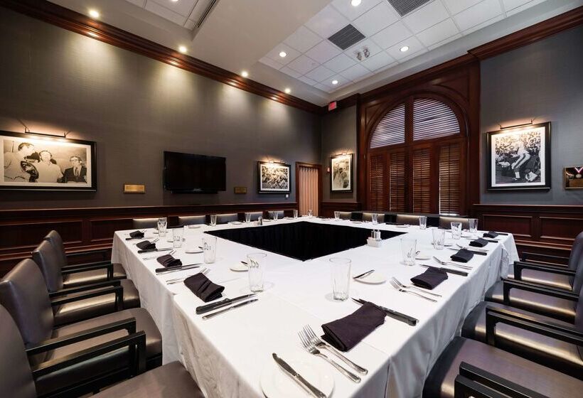 فندق Hilton Naples