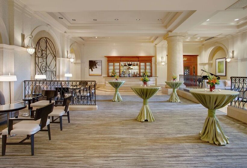 فندق Hilton Naples