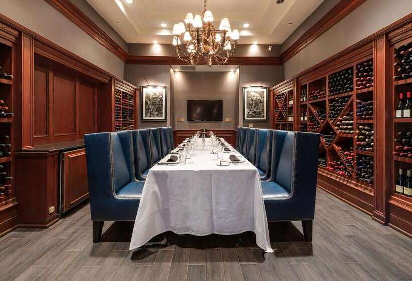 فندق Hilton Naples