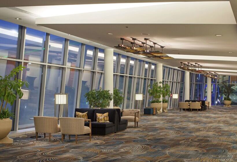 هتل Hilton Omaha