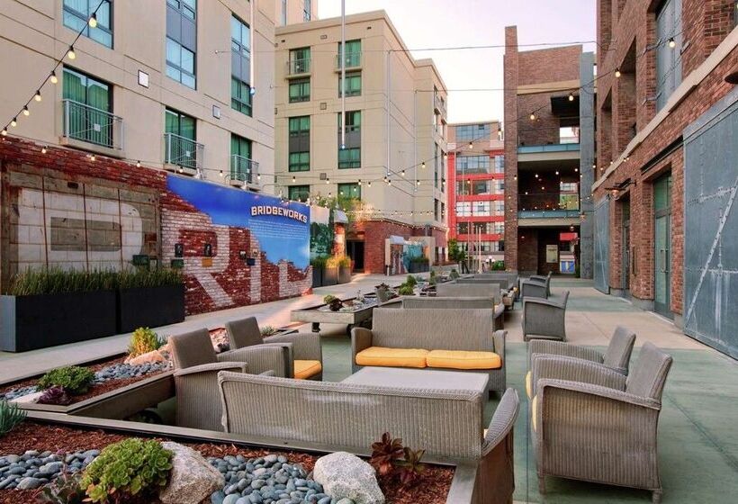 Отель Hilton San Diego Gaslamp Quarter