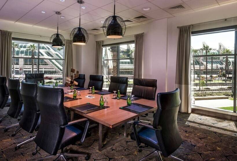 Отель Hilton San Diego Gaslamp Quarter