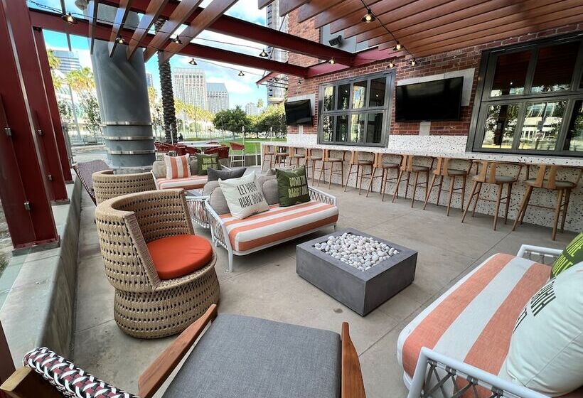 Отель Hilton San Diego Gaslamp Quarter