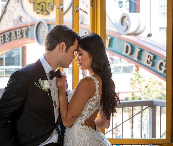 Отель Hilton San Diego Gaslamp Quarter