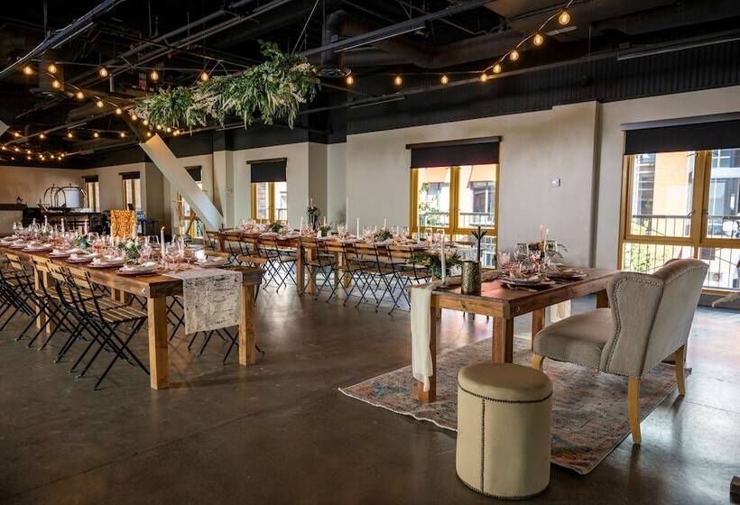 Отель Hilton San Diego Gaslamp Quarter