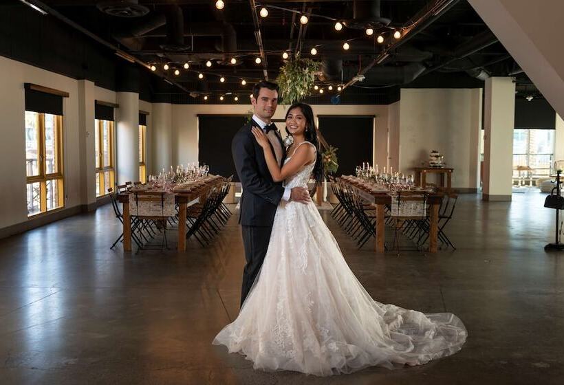 Отель Hilton San Diego Gaslamp Quarter