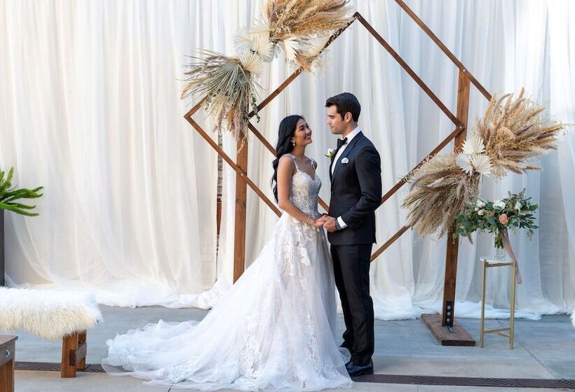 Отель Hilton San Diego Gaslamp Quarter