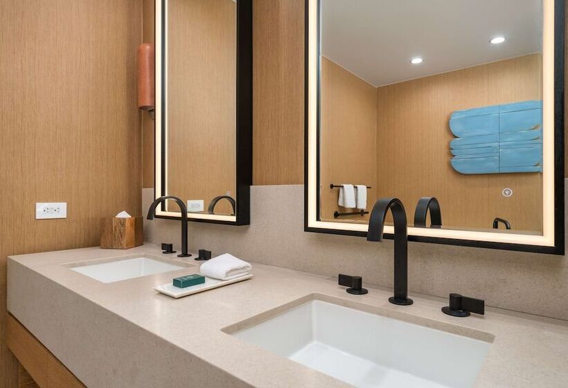 Отель Hilton San Diego Gaslamp Quarter