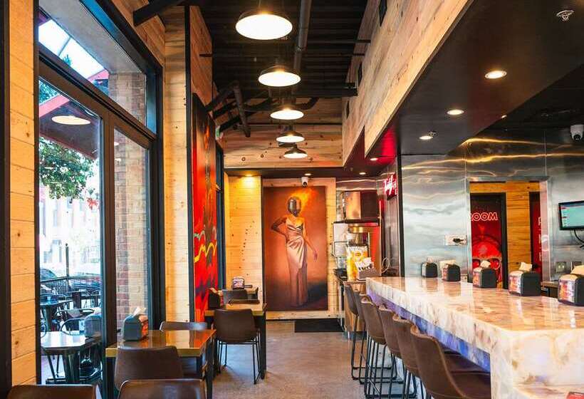 Отель Hilton San Diego Gaslamp Quarter