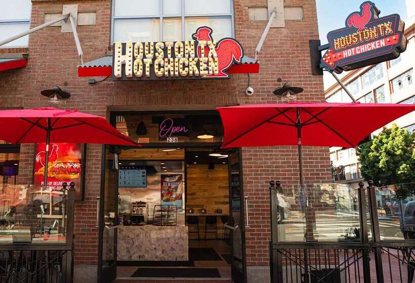 Отель Hilton San Diego Gaslamp Quarter