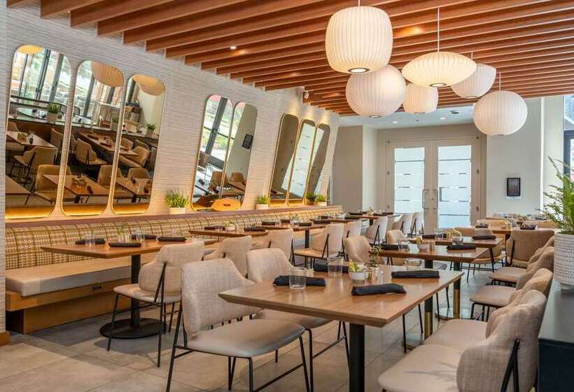 Отель Hilton San Diego Gaslamp Quarter