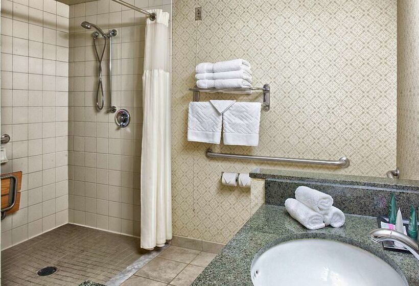 בית מלון כפרי Hilton Scranton & Conference Center