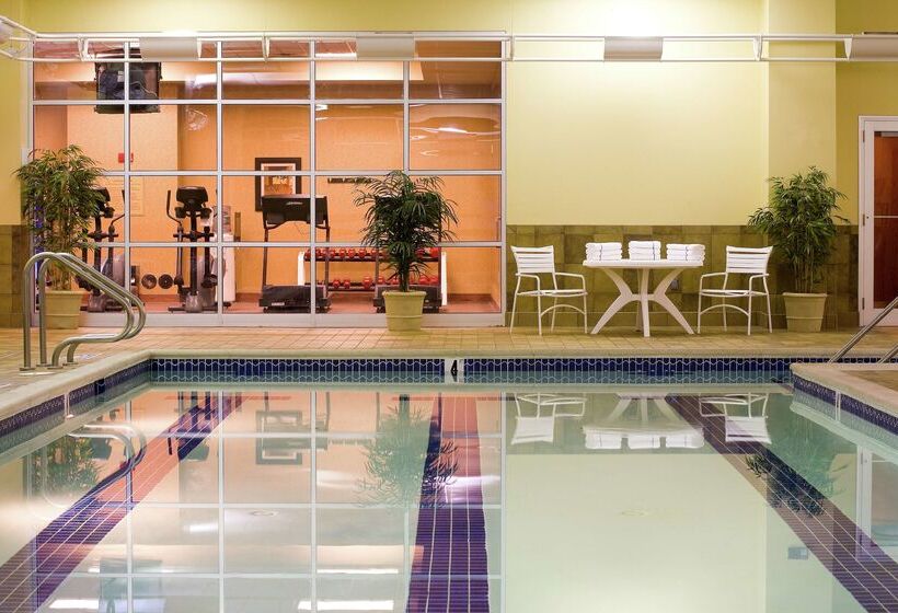 בית מלון כפרי Hilton Scranton & Conference Center