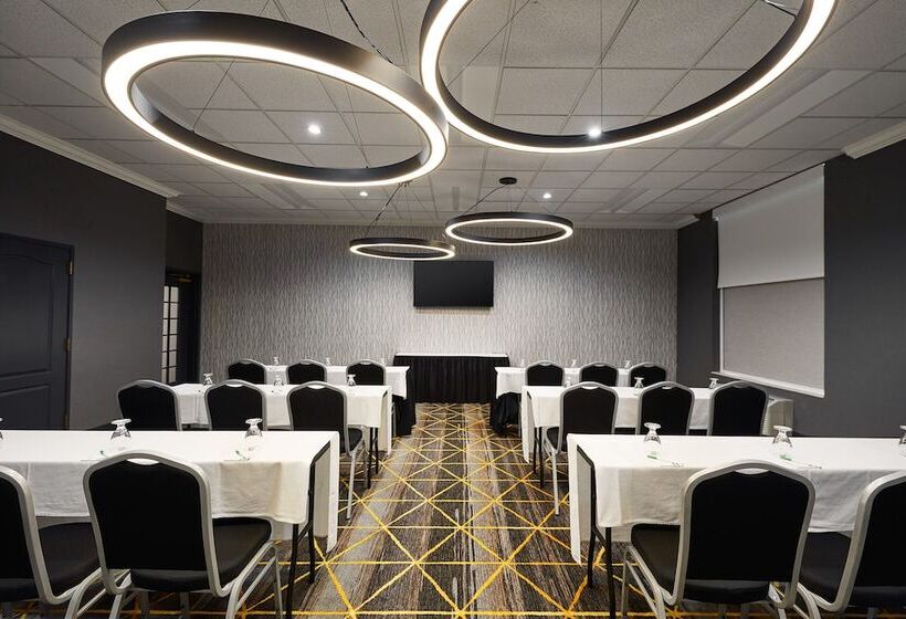 Holiday Inn Hotel & Suites Madison West, An Ihg