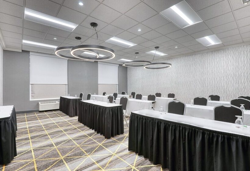 Holiday Inn Hotel & Suites Madison West, An Ihg