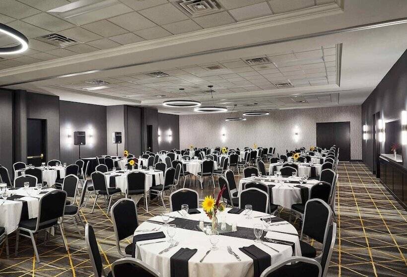 Holiday Inn Hotel & Suites Madison West, An Ihg