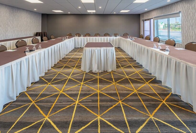 فندق Holiday Inn & Suites Wausau Rothschild, An Ihg