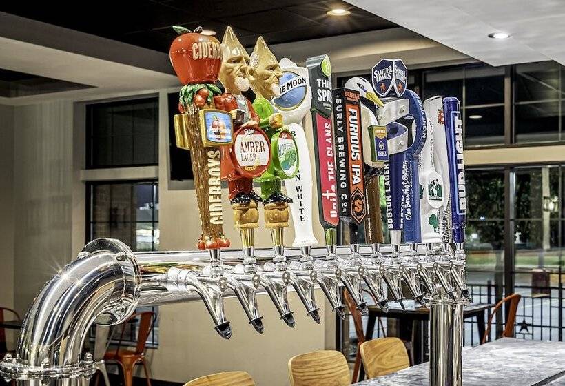 فندق Holiday Inn & Suites Wausau Rothschild, An Ihg