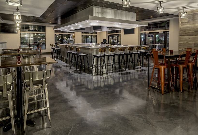 فندق Holiday Inn & Suites Wausau Rothschild, An Ihg